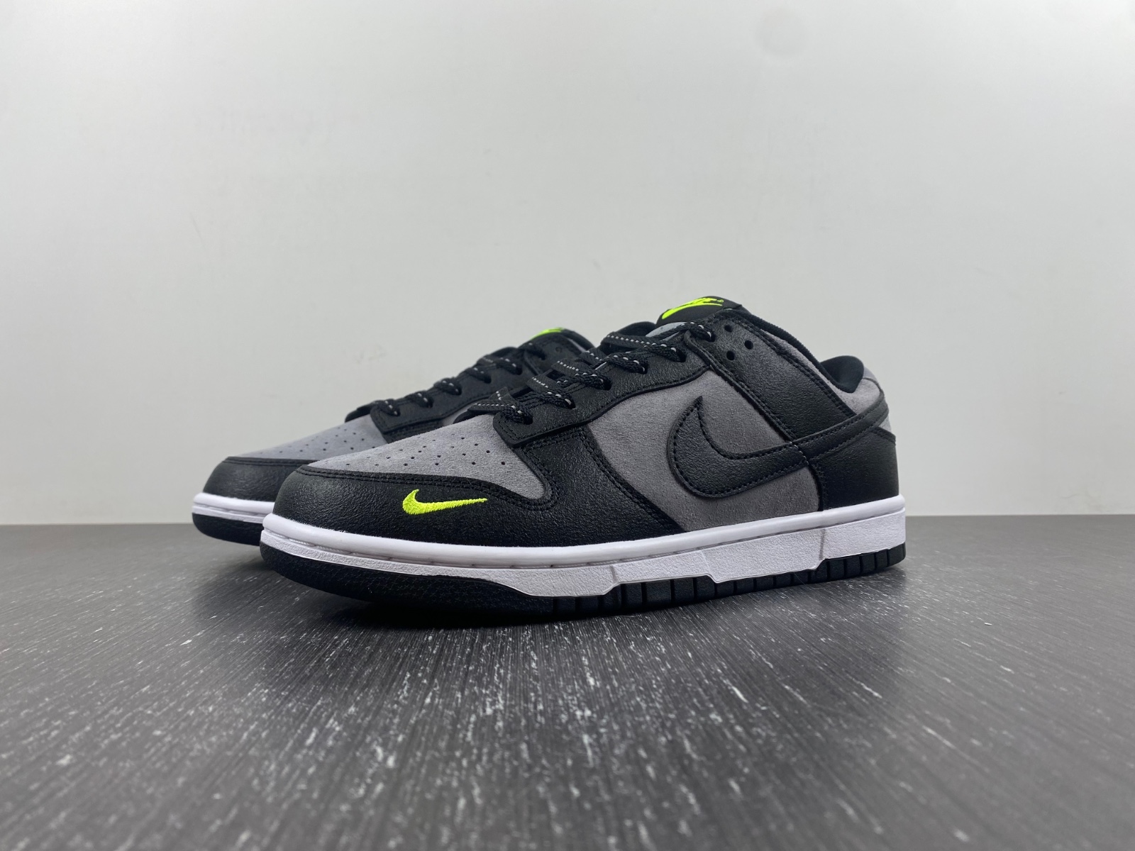 Nike Dunk Low 'Black Grey Green Strike' FQ2205-001