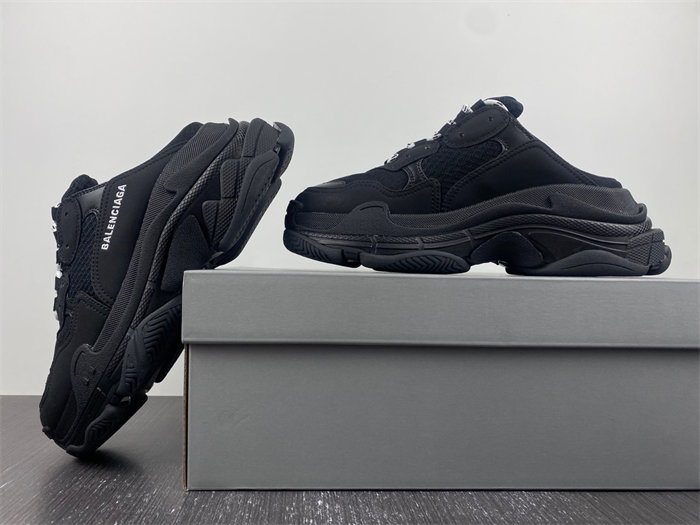 BALENCIAGA TRIPLE S 755686 W3SM2 1000