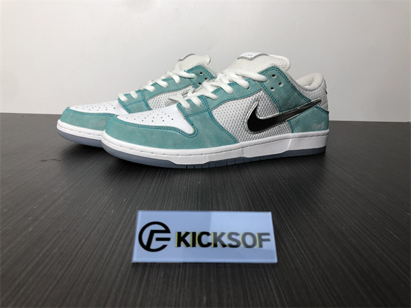 Nike SB Dunk Low FD2562-400