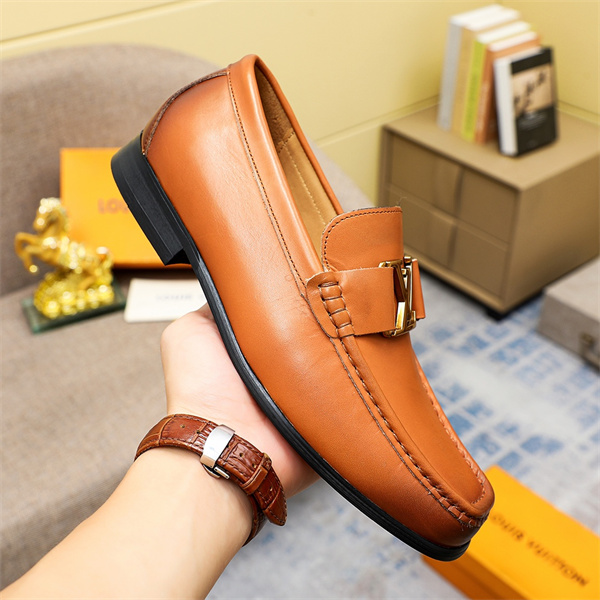 Lv Loafer 015
