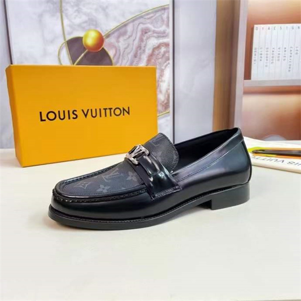 Lv Loafer 047