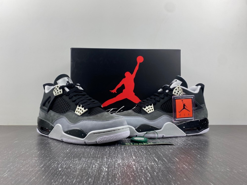 AIR JORDAN 4 RETRO 
