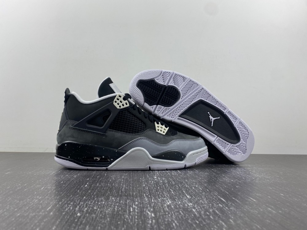 AIR JORDAN 4 RETRO 