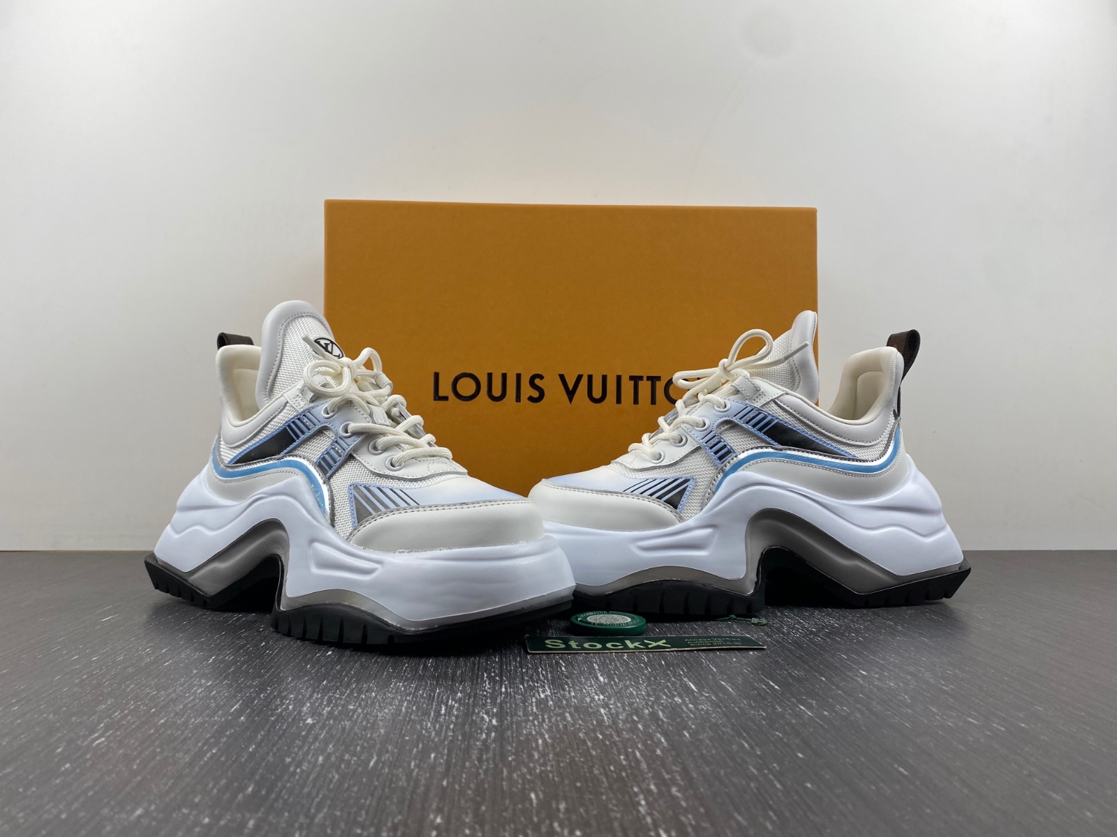 1 Vuitton Archlight Sneakers LV 2