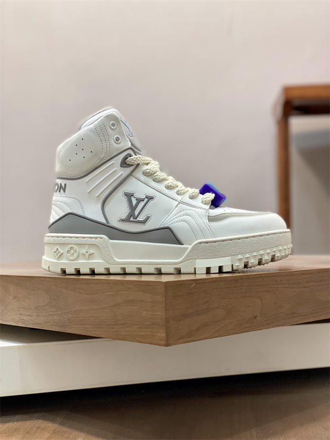 Lv Trainer Sneaker 10