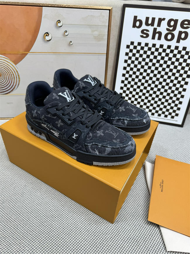 Lv Trainer Sneaker 17