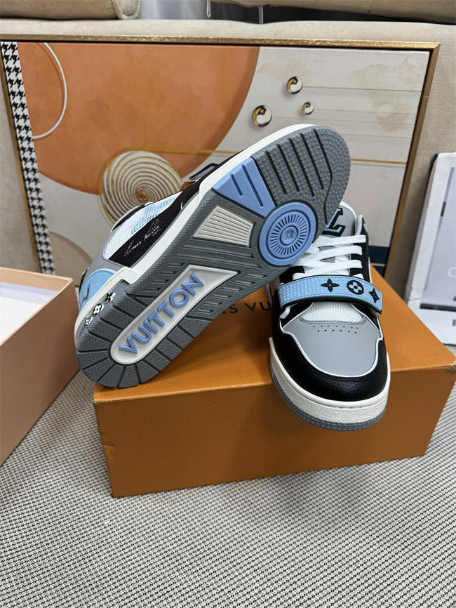 Lv Trainer Sneaker 22