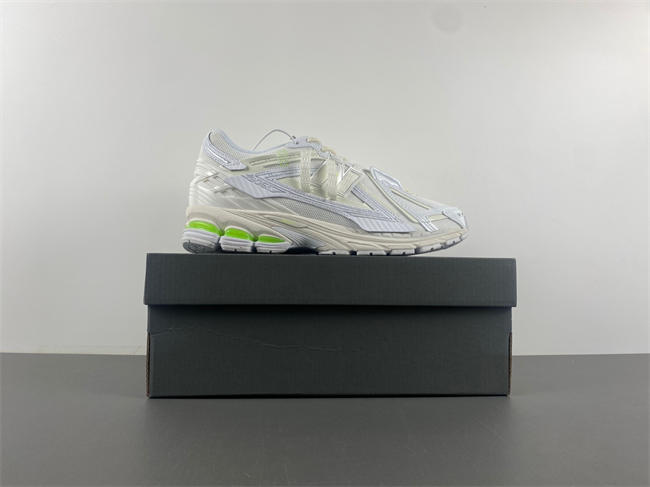 New Balance White light green U1906AE