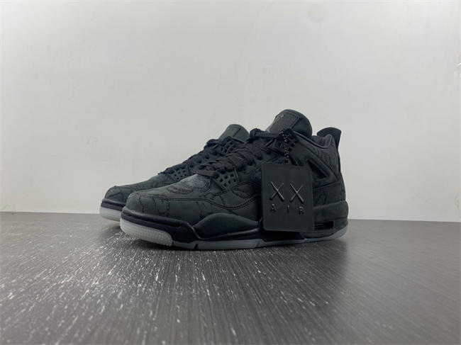 AIR JORDAN 4 RETRO KAWS 930155 001