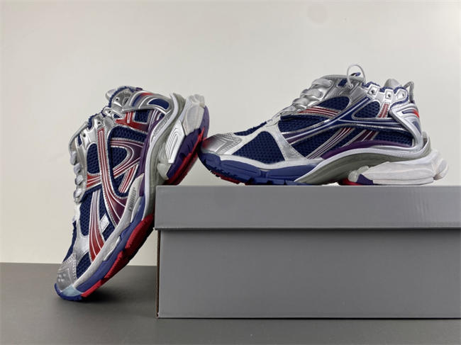 7.5 Balenciaga Runner