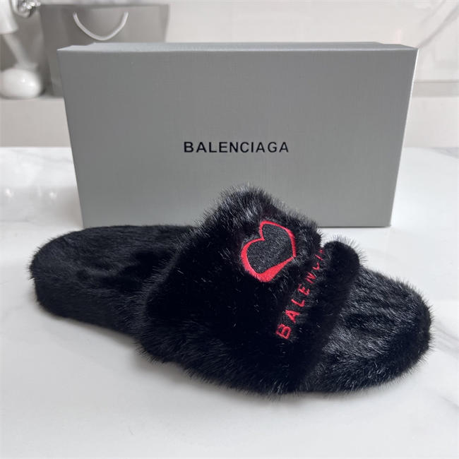 BLCG SLIPPERS