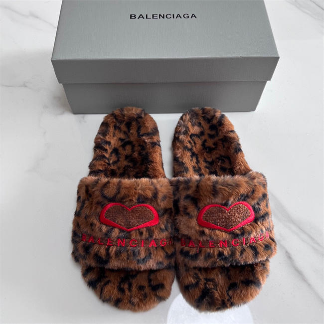 BLCG SLIPPERS